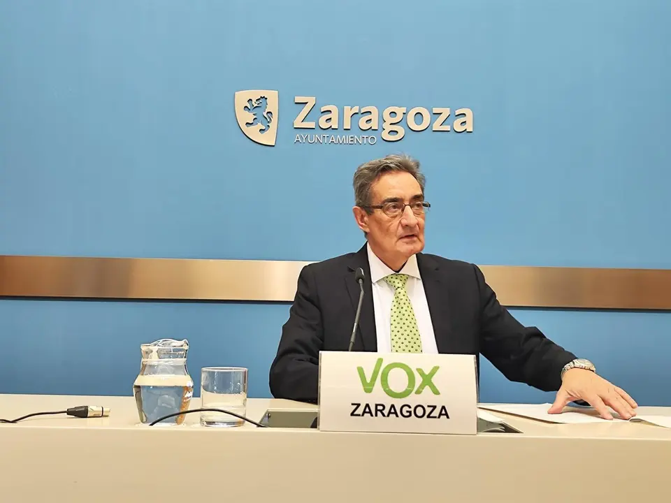El portavoz de VOX, Julio Calvo, en una rueda de prensa