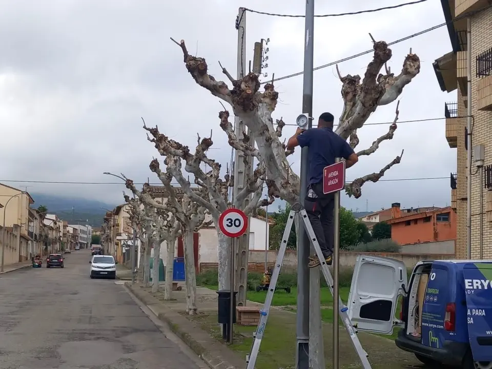 Instalaci&oacute;n de c&aacute;maras de vigilancia en Estadilla (Huesca). / DPH