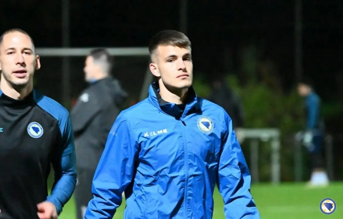 Samed Bazdar con Bosnia / FEDERACI&Oacute;N BOSNIA