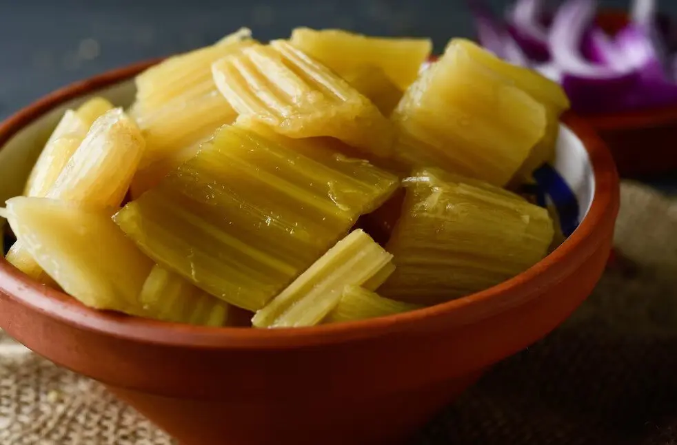 El cardo a la aragonesa es una de las recetas m&aacute;s tradicionales. / Shutterstock Espa&ntilde;a