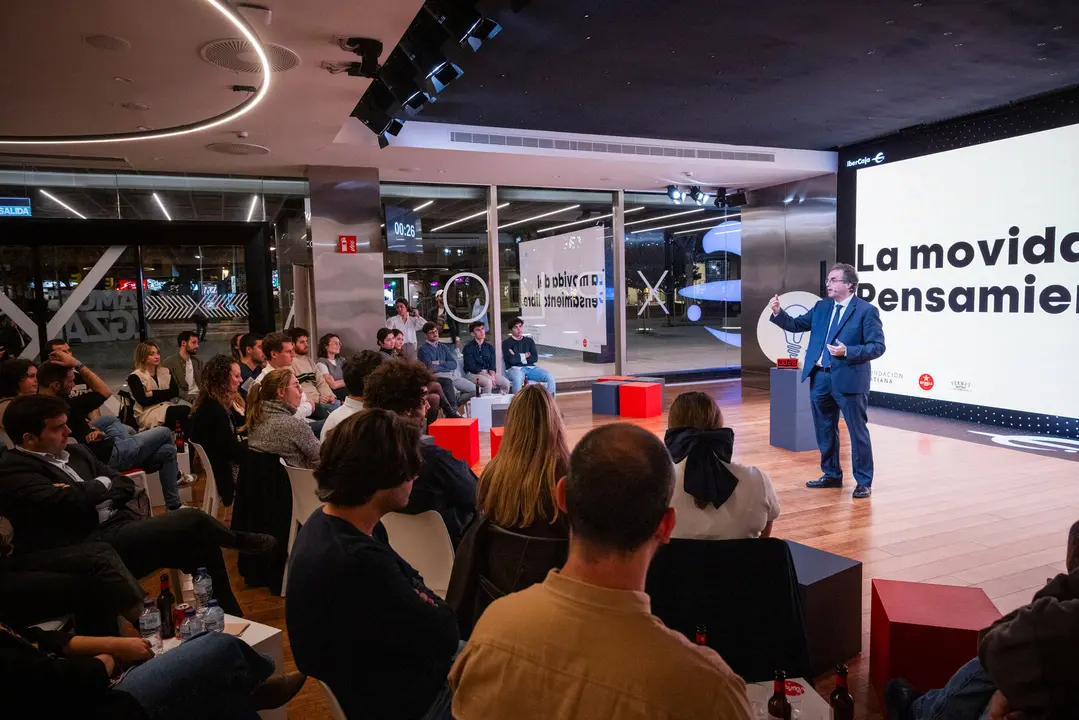 El presidente de Ibercaja, Francisco Serrano, durante su charla