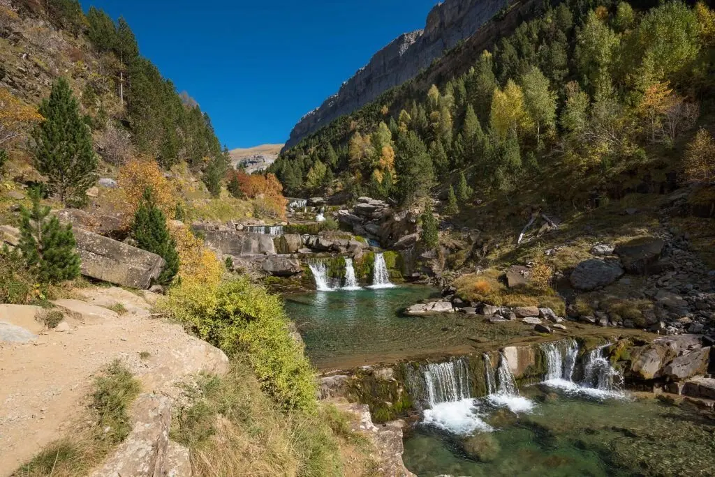 Las mejores rutas de senderismo en los Pirineos: naturaleza y aventura en su m&aacute;xima expresi&oacute;n