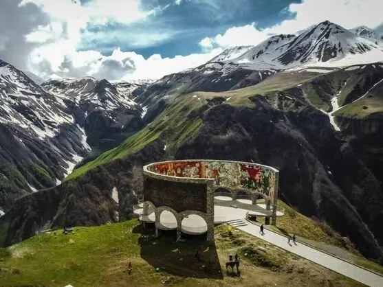 Descubre la impresionante ruta entre Europa y Asia que combina paisajes, historia y cultura