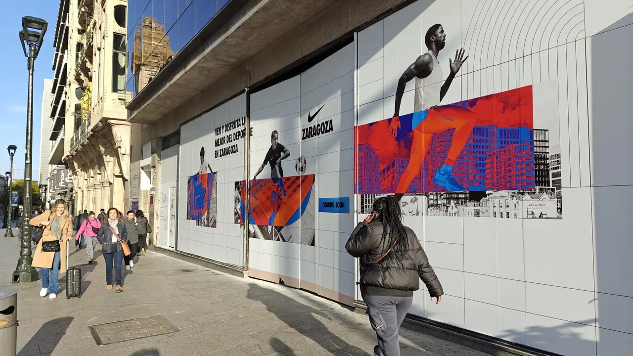 Fachada del local de la nueva tienda de Nike en Zaragoza. HOY ARAG&Oacute;N