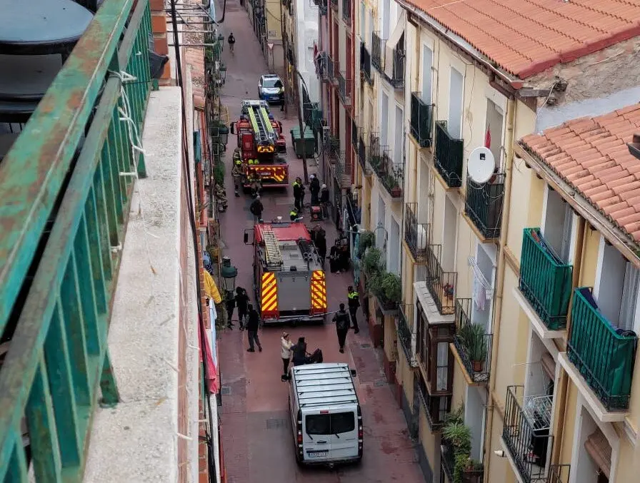 Imagen del &uacute;ltimo desalojo y cierre del edificio ocupado en Pignatelli 76/ H.A.