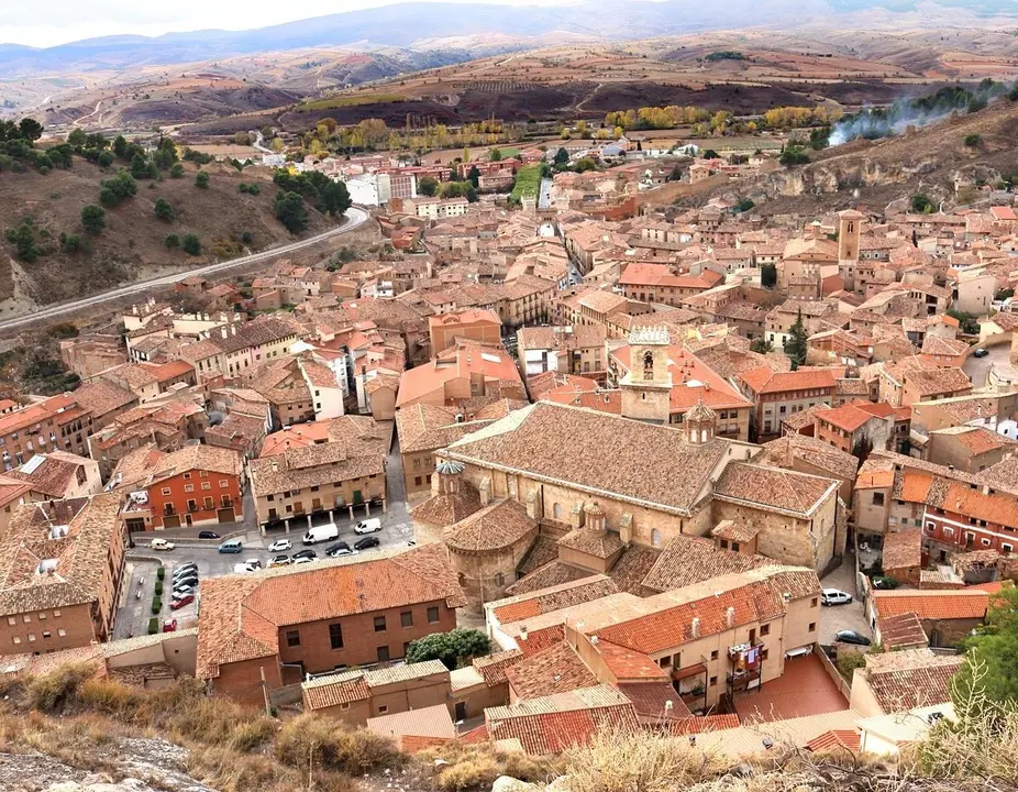 El espectacular municipio aragon&eacute;s con una de las murallas m&aacute;s grandes de Espa&ntilde;a