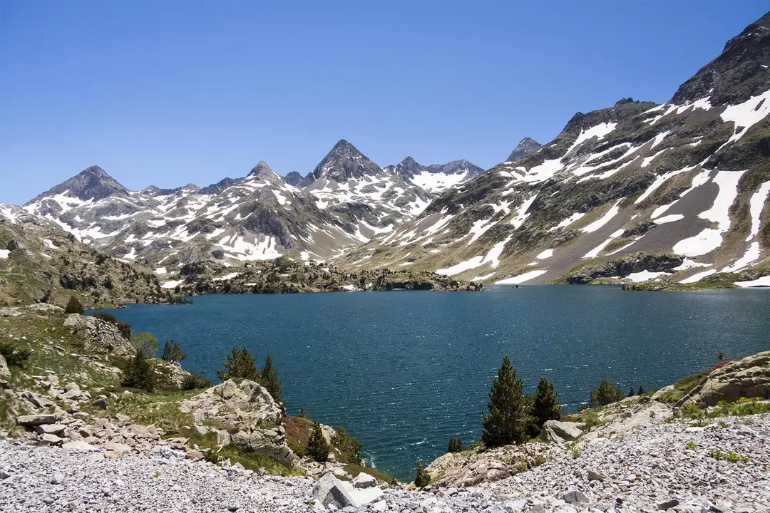 Descubre los ibones m&aacute;s impresionantes del Pirineo aragon&eacute;s: rutas, paisajes y leyendas