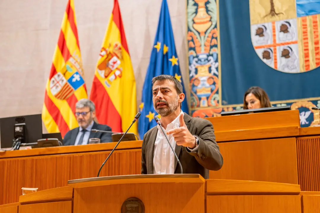 El diputado de Izquierda Unida, &Aacute;lvaro Sanz, en las Cortes este lunes. / &Aacute;lvaro Calvo