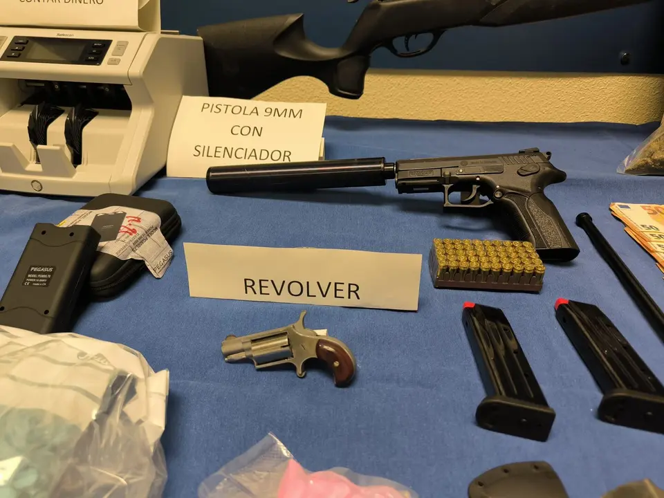 Armas halladas en el domicilio del detenido. / POLIC&Iacute;A NACIONAL