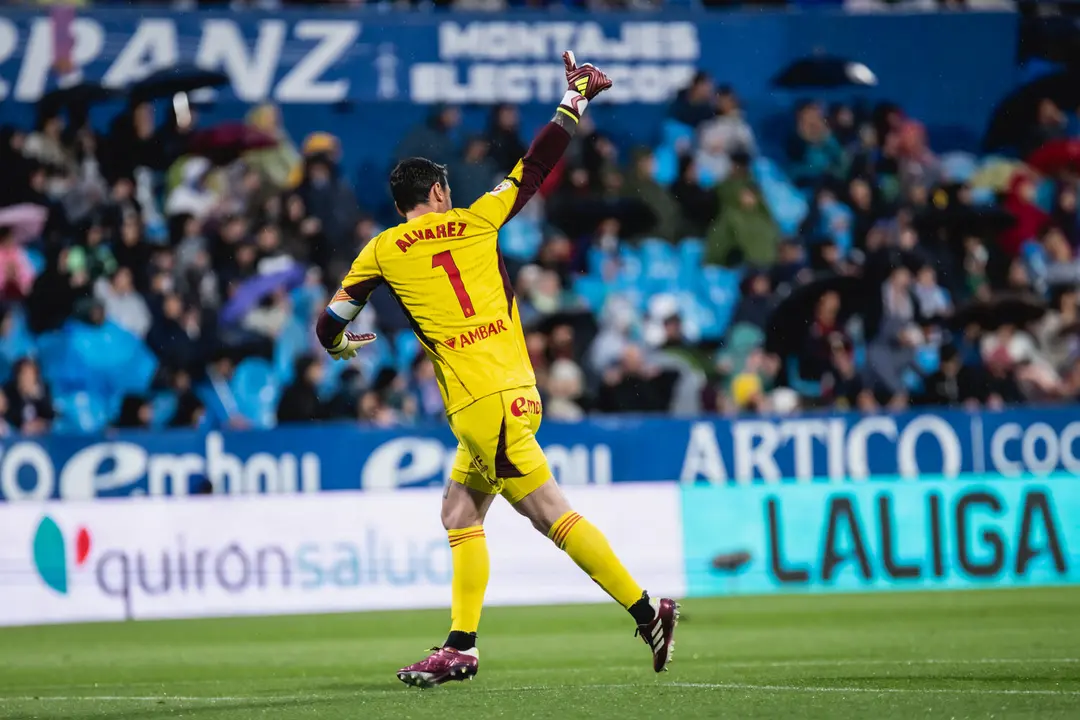Cristian &Aacute;lvarez con el Real Zaragoza / MARCOS CEBRI&Aacute;N