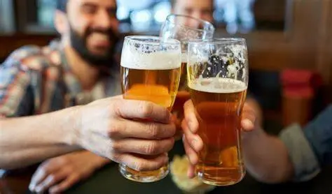 Los efectos del alcohol en el cerebro: &iquest;Qui&eacute;nes deber&iacute;an dejar de beber cerveza seg&uacute;n los expertos?