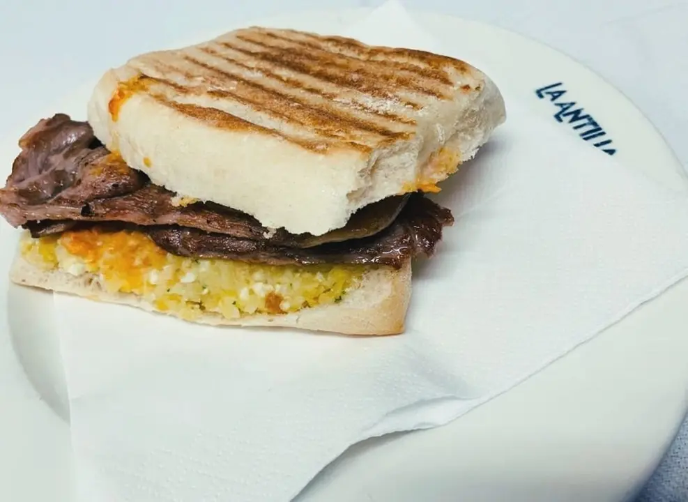 En Zaragoza, los bocadillos se elevan a un nivel superior / La Antilla