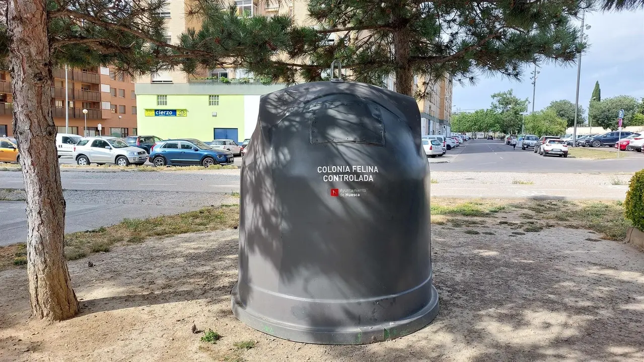 Uno de los igl&uacute;s para gatos instalados por el Ayuntamiento de Huesca en una calle de la ciudad. - AYUNTAMIENTO DE HUESCA