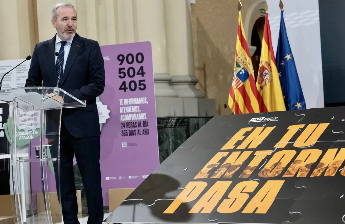 El presidente de Arag&oacute;n, Jorge Azc&oacute;n, en el acto de conmemoraci&oacute;n del 25N