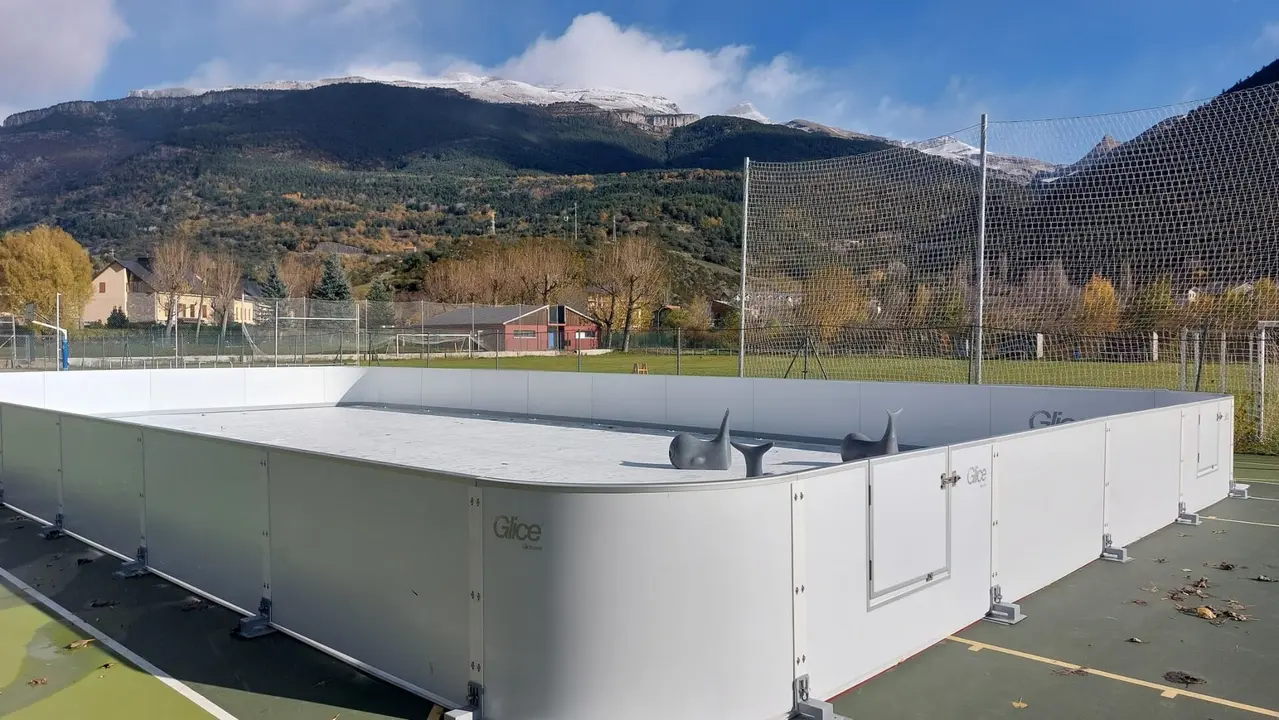 Pista de hielo en Villan&uacute;a. Jibo Hielo