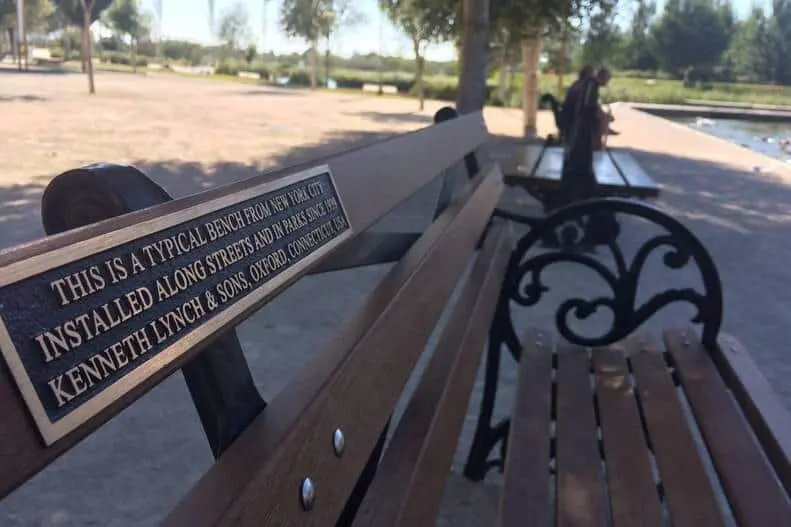 En el Parque del Agua se han instalado tres r&eacute;plicas de los bancos m&aacute;s emblem&aacute;ticos. / Los Girasoles.