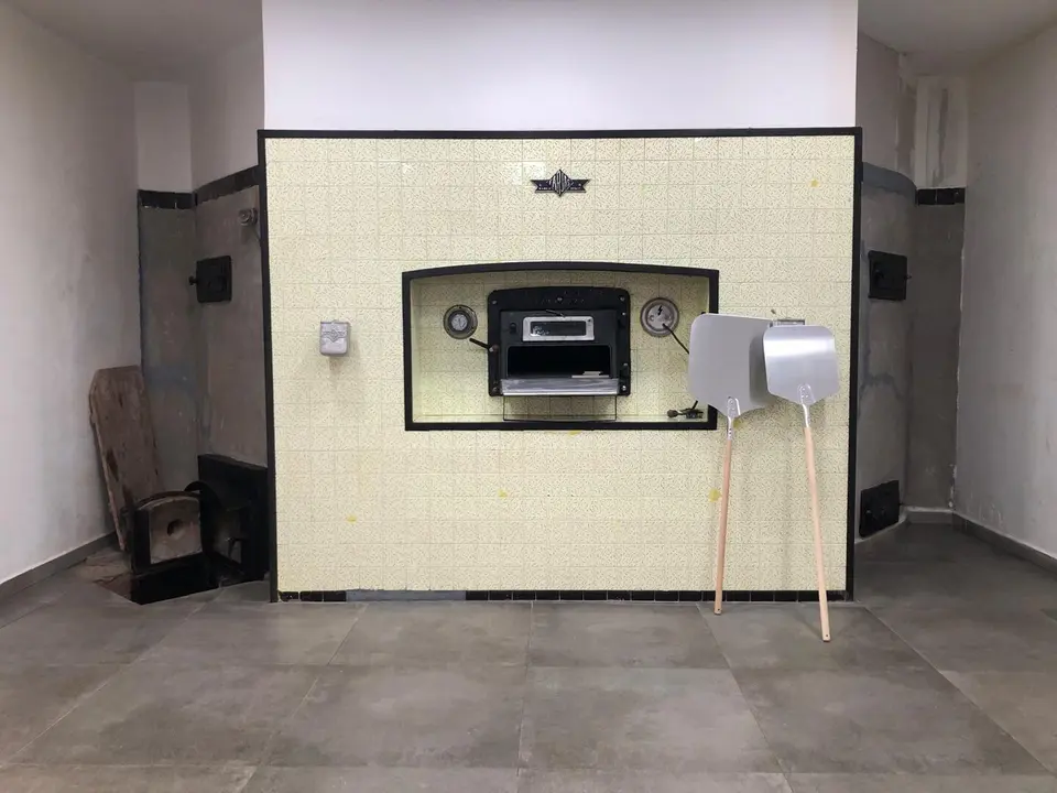 Horno de le&ntilde;a reacondicionado en Fay&oacute;n. / HA