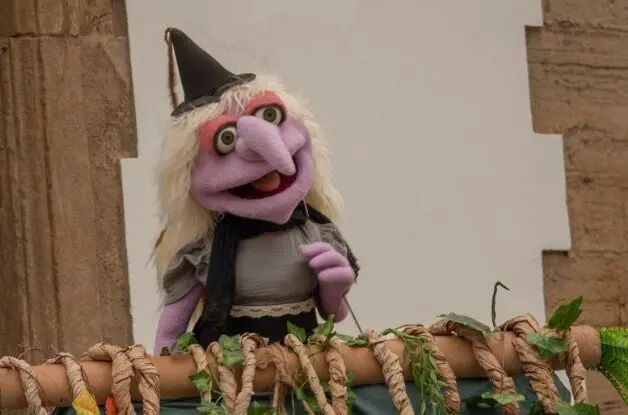 Escena de 'La expedici&oacute;n de las nadies', de Hipn&oacute;tica Teatro. / HA