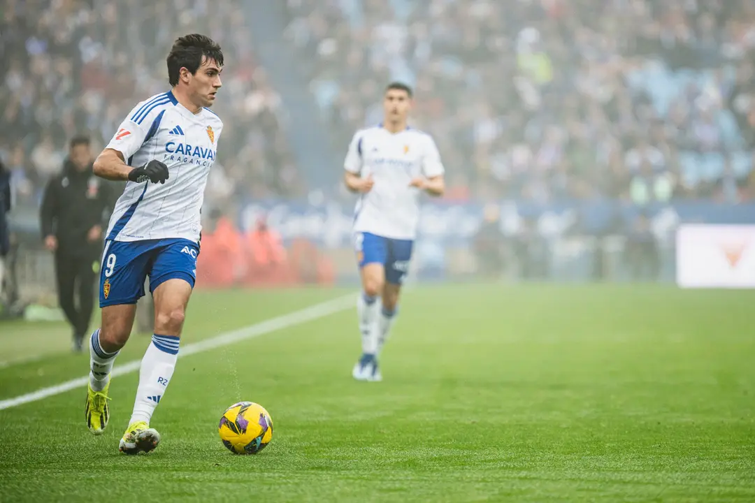 Iv&aacute;n Az&oacute;n con el Real Zaragoza / MARCOS CEBRI&Aacute;N