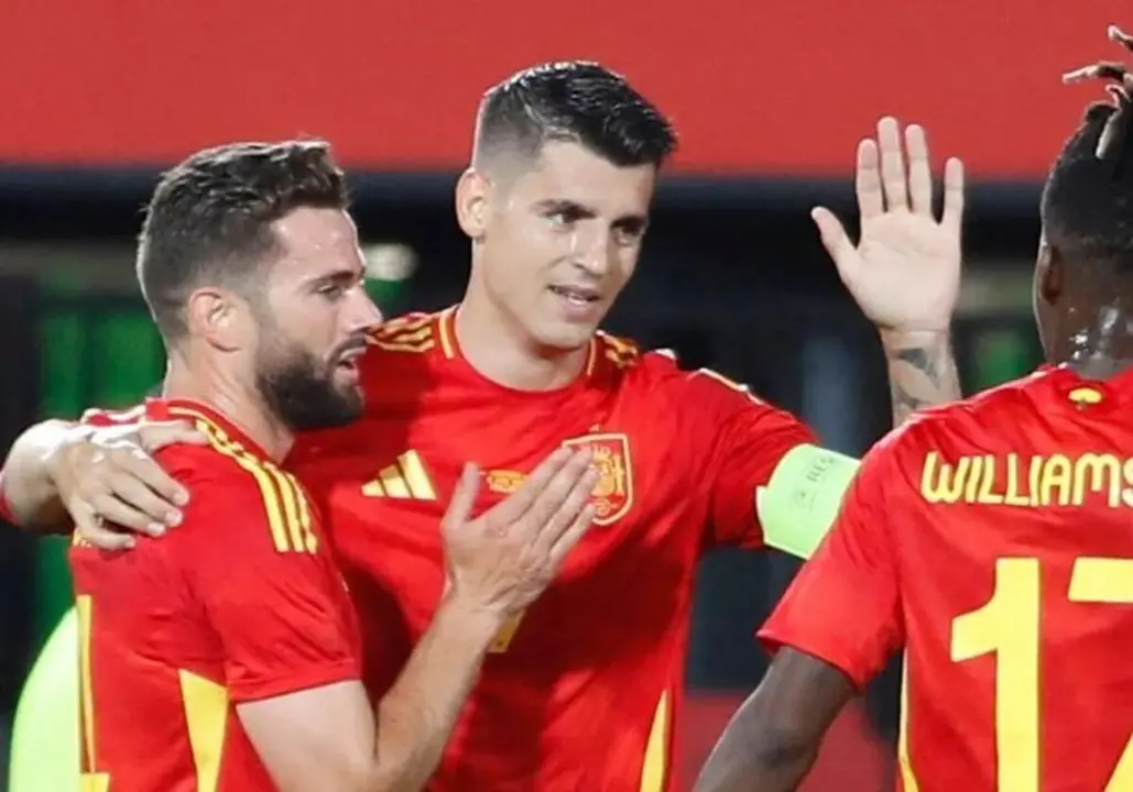 Morata y Nacho / AFP