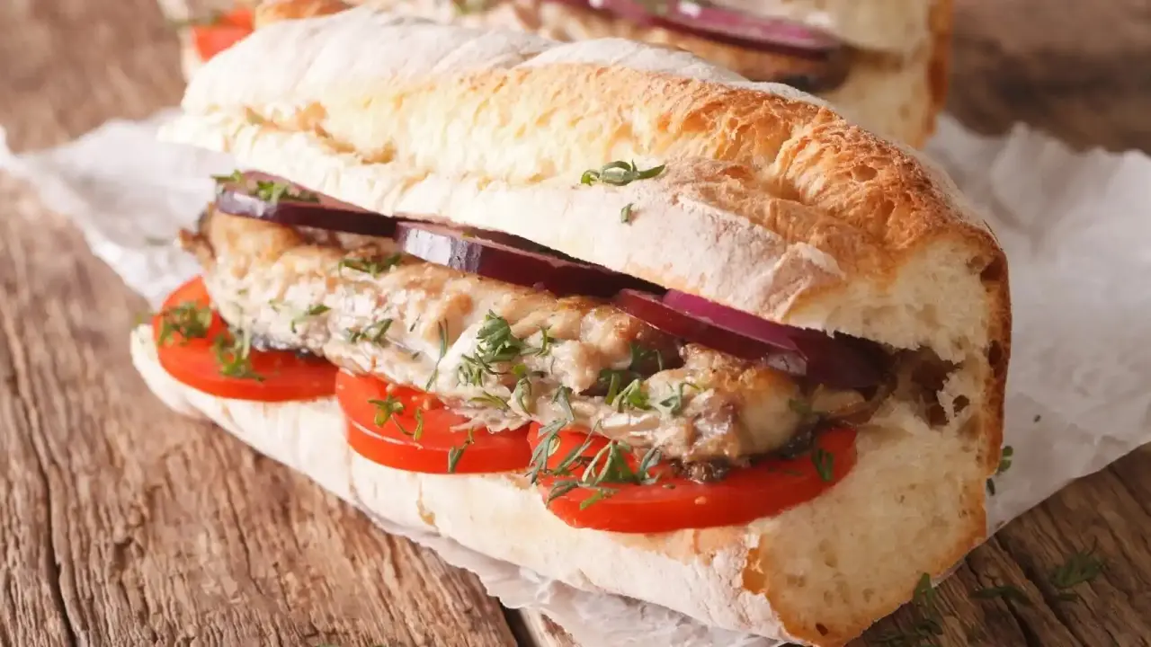 Bocadillo de caballa con pimiento rojo / Alleko