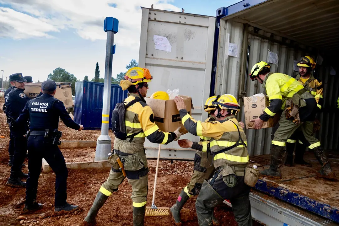 Los efectivos recogen sus pertenencias del municipio valenciano de Catarroja