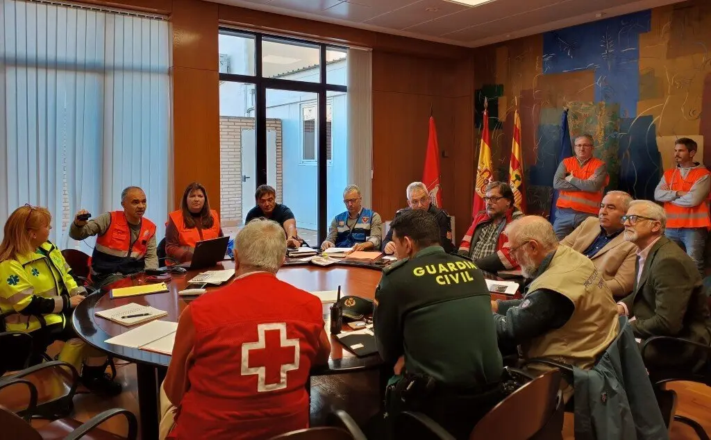 El 112 ha coordinado un simulacro de emergencia qu&iacute;mica en Zuera. / AYTO. ZUERA