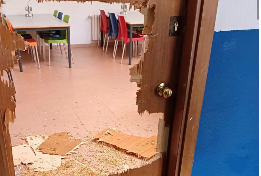 Imagen de los destrozos provocados en el colegio /H.A,