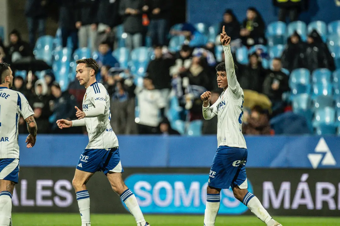 Adu Ares con el Real Zaragoza / MARCOS CEBRI&Aacute;N
