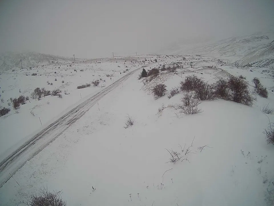 Carretera acceso a Portalet. Tr&aacute;fico.