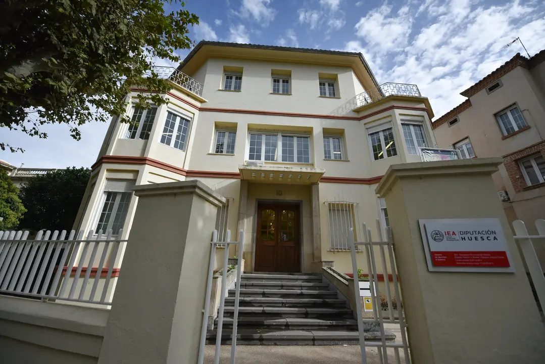 El Instituto de Estudios Altoaragoneses est&aacute; en la calle del Parque, 10 de Huesca. / Ver&oacute;nica Lacasa