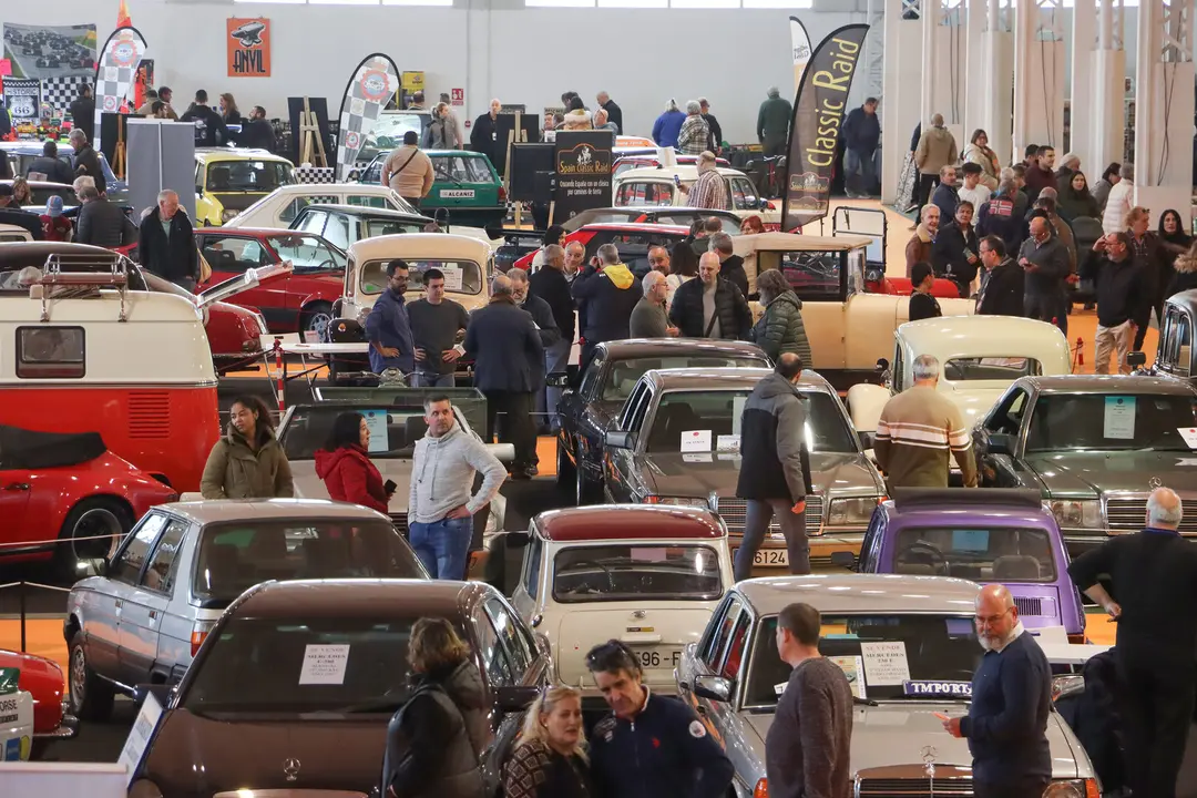 La feria Autoclassic de Alca&ntilde;iz ha recibido 8.000 visitantes. / HA