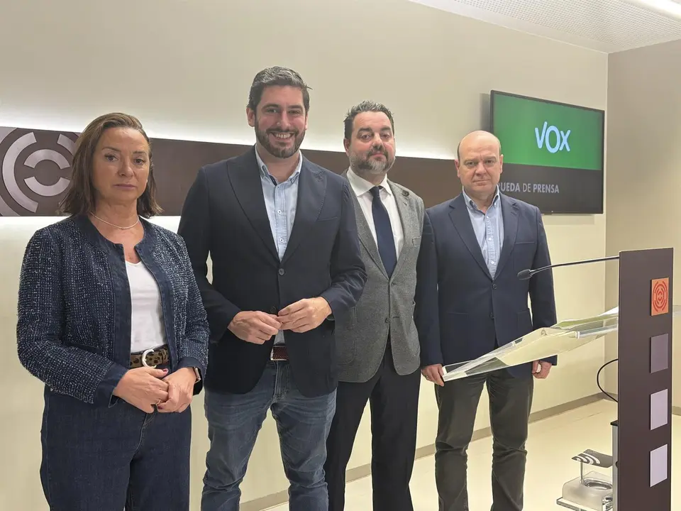 Los diputados de VOX en las Cortes de Arag&oacute;n Carmen Rouco; Alejandro Nolasco; David Arranz; y Santiago Mor&oacute;n.