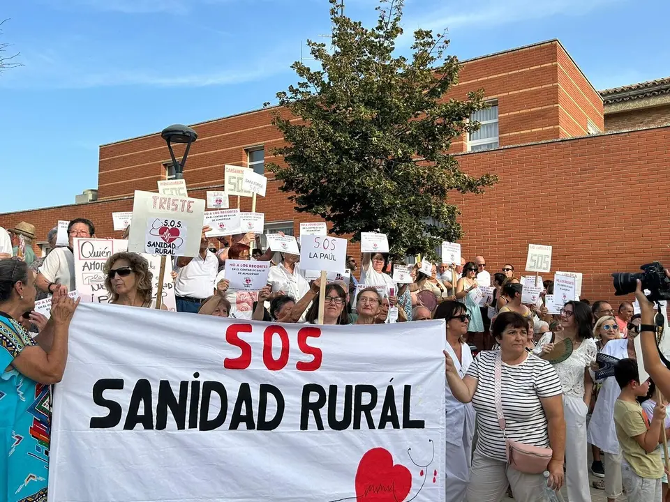 M&aacute;s de 400 personas luchan por una sanidad digna en Almud&eacute;var