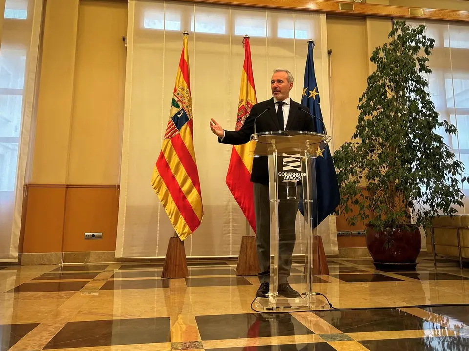 El presidente del Gobierno de Arag&oacute;n, Jorge Azc&oacute;n, en la rueda de prensa del anuncio de la llegada de Stellantis