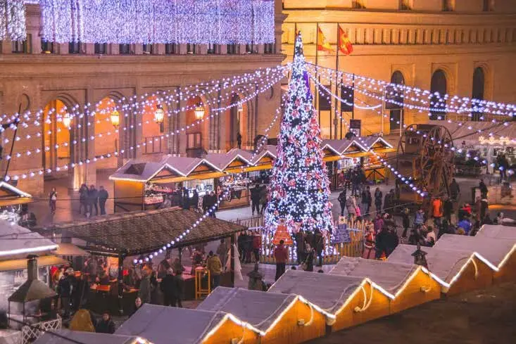 Muestra Navide&ntilde;a de la Plaza del Pilar de Zaragoza. / Zaragoza & Eventos.
