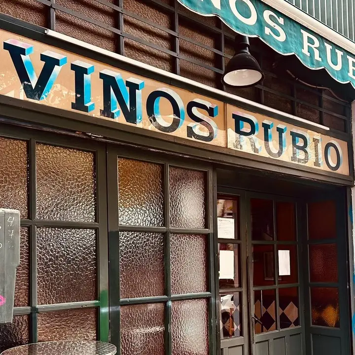 En Zaragoza hay locales cl&aacute;sicos que siguen triunfando con las propuestas de siempre / Vinos Rubio