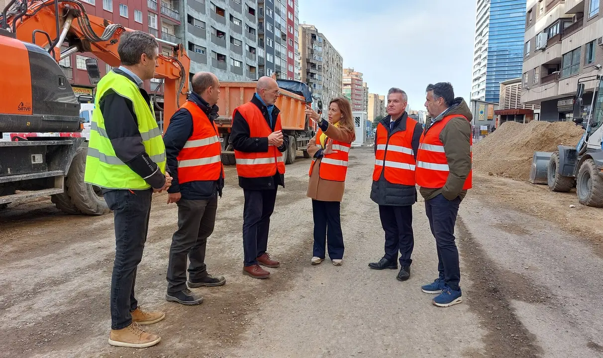 La alcaldesa de Zaragoza, Natalia Chueca. visita las obras de la Avenida de Navarra./ EP