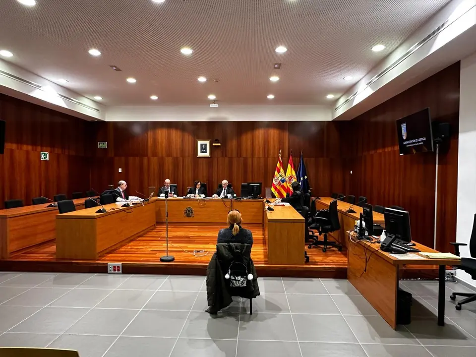 Imagen de la acusada en la sala tercera de la Audiencia Provincial de Zaragoza /H.A.