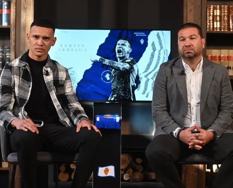 Juan Carlos Cordero en la presentaci&oacute;n de Kervin Arriaga / REAL ZARAGOZA