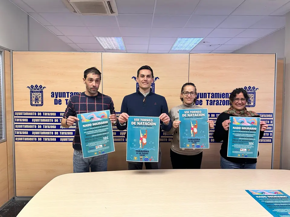 Presentaci&oacute;n del reto de nado solidario de Tarazona. / HA