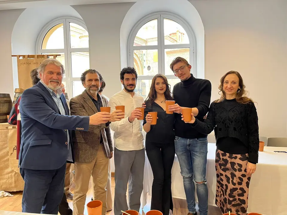 Cata para elegir la cerveza Ambar de este a&ntilde;o en las Bodas de Isabel. / HA