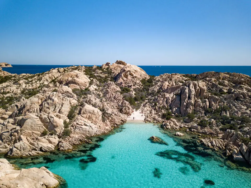 Cala en Cerde&ntilde;a./ Viajes National Geographic