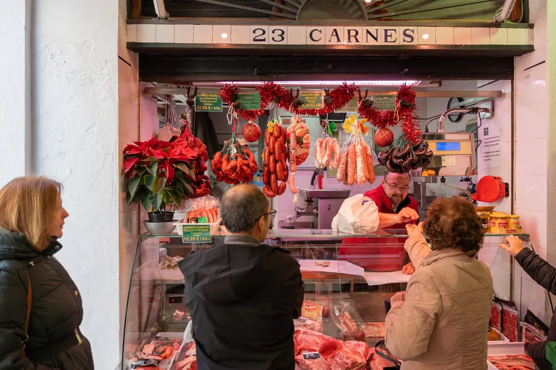 Imagen de un mercadillo en Sevilla durante las navidades
