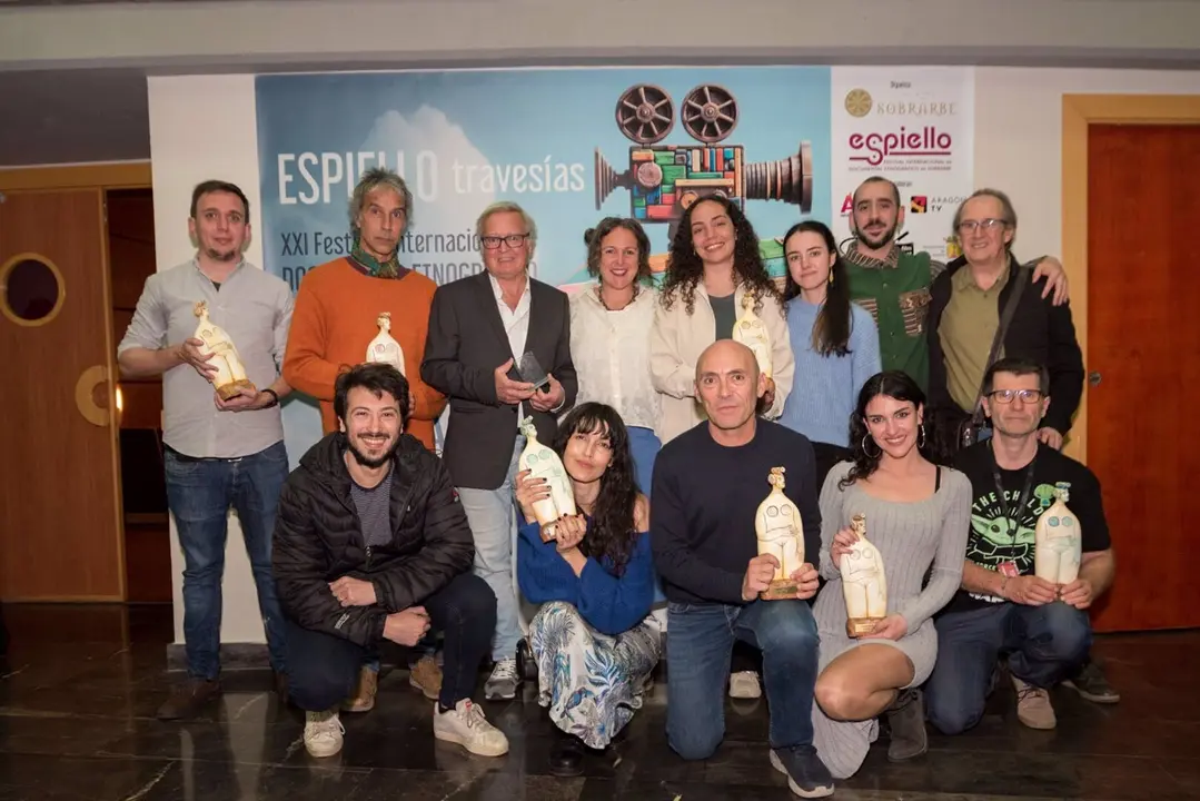 Foto de familia de los &uacute;ltimos premiados en el Festival Espiello. / COMARCA DE SOBRARBE