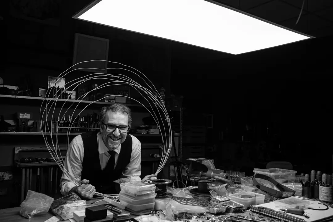 Fernando Pir&oacute; tiene su tienda taller en la calle Rufas