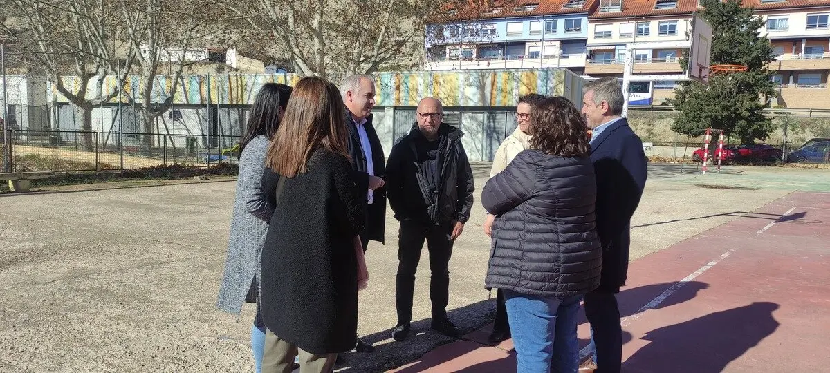 Reuni&oacute;n sobre el terreno de la ampliaci&oacute;n del Colegi&oacute; de Educaci&oacute;n Especial Segeda, en Calatayud. / HA