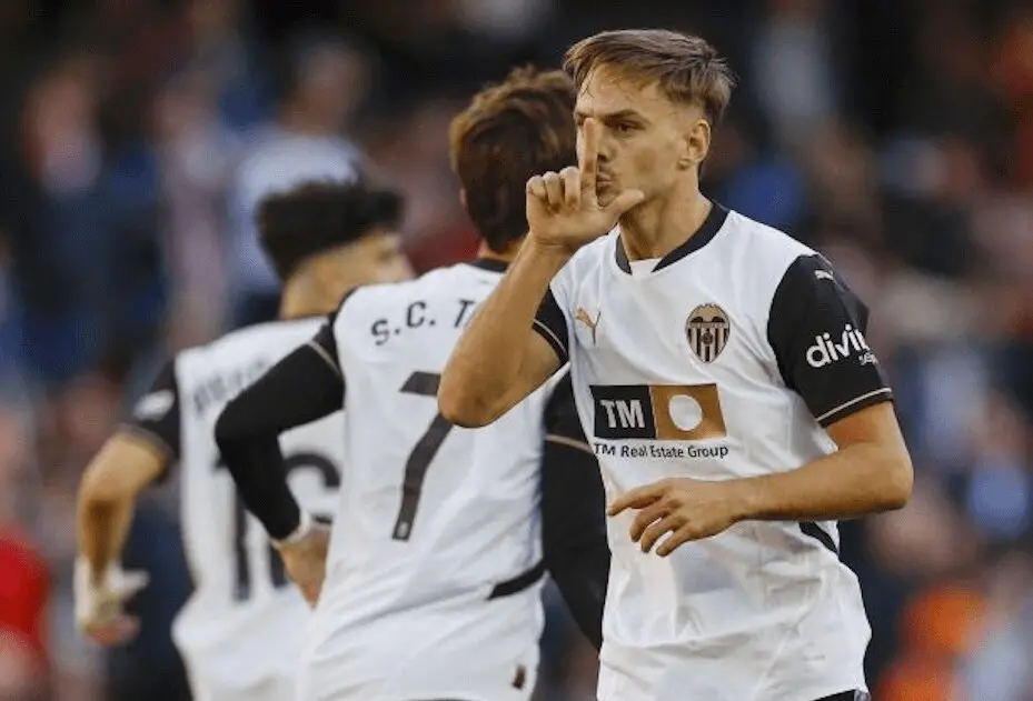 Dani G&oacute;mez con el Valencia / 'X'