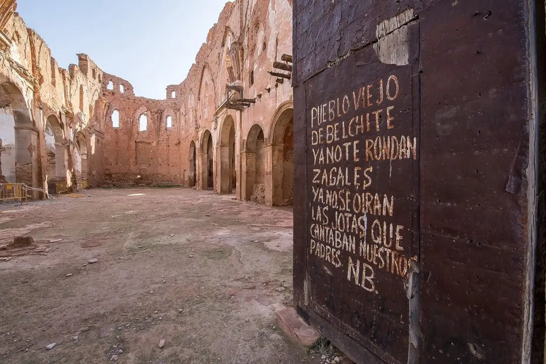 Iglesia de San Mart&iacute;n, en el Pueblo Viejo de Belchite. / HA