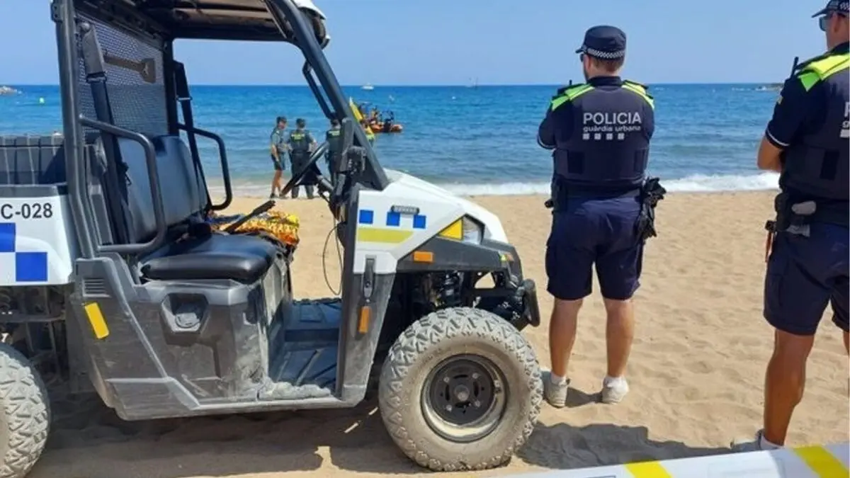 El hallazgo de un cuerpo flotando en la playa de Somorrostro, Barcelona